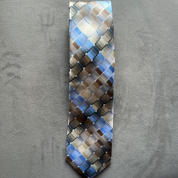 VanHeusen Geometric Tie! - Picture 6 of 6